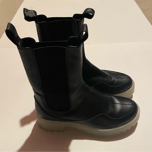ASOS DESIGN Admire premium leather chunky chelsea boots in black and clear - Picture 4 of 10